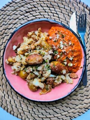 Krieltjes met geroosterde bloemkool en romescosaus