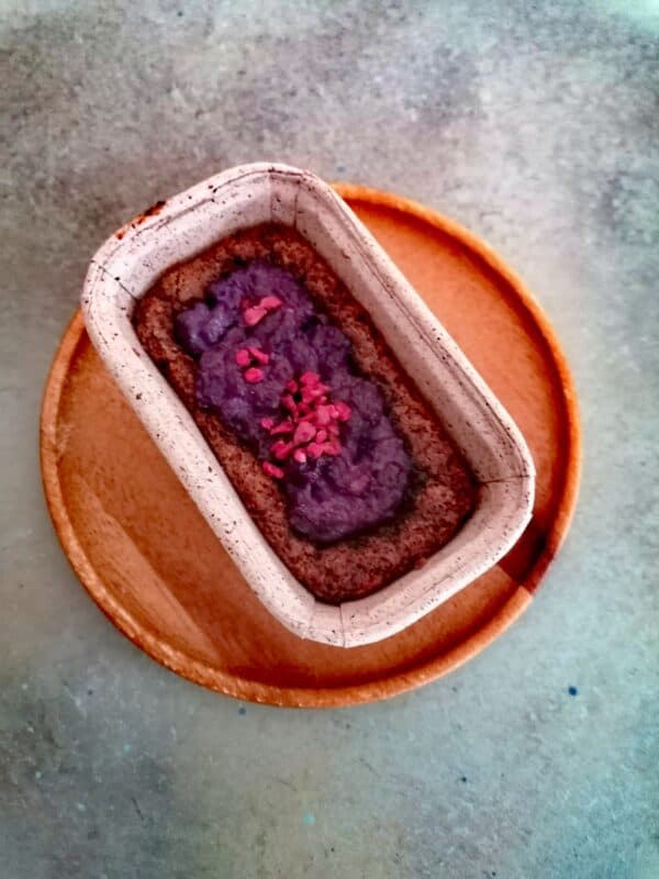 Suikervrij amandelcakeje met crème van blauwe bes