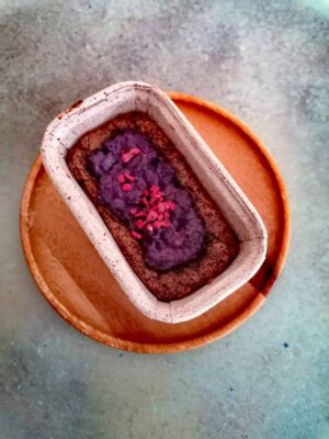 Suikervrij amandelcakeje met crème van blauwe bes