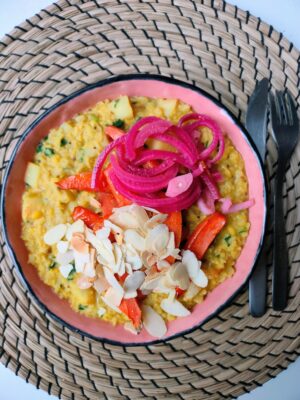 Kitchari met knolselder en geroosterde wortelen