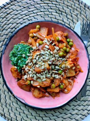 Aardappelcurry met erwtjes en koriander-muntchutney