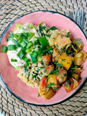 Bulgur met kervelbietjes en huisgemaakte hummus