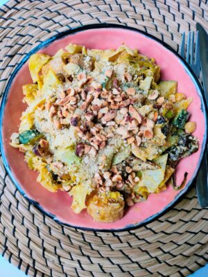 Zomerse caesar salad met geroosterde kikkererwten