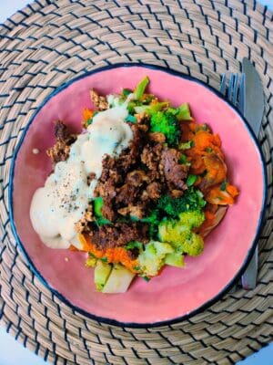 Zoete aardappelpuree met tofucrumble en broccoli